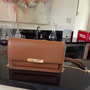 Michael Kors Gold and Brown Crossbody Bag with Elegant Design